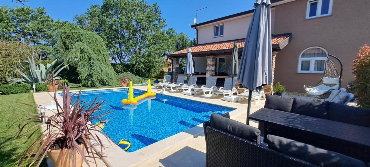 Villa Agava Умаг Екстериор снимка